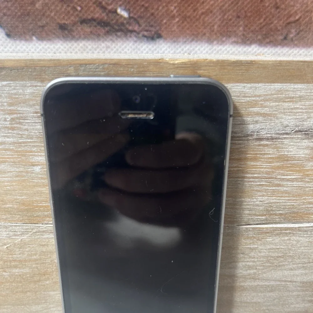 Apple iPhone SE (1st Gen), A1662, Locked